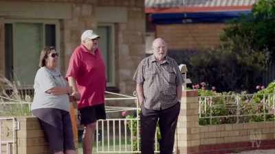 MAN: Just take the weight again
a bit, Arthur. - Aussie Inventions That Changed The World