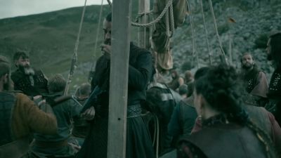 MAN: Keep the distance! - Vikings