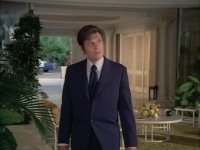MAN:
Looking for something? - Hawaii Five-O