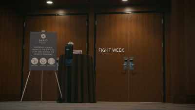 MAN: Mr. Olympia competitors,
can you please find your seats? - Breaking Olympia: The Phil Heath Story