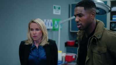 MAN: NAKED AS A JAYBIRD. - Tyler Perry's The Oval