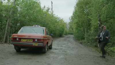 MAN: Oi! Hey, you! Oi!
Come back here! - Shakespeare & Hathaway - Private Investigators