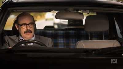 MAN: (ON PHONE) Lukas, it's Davis. - Squinters