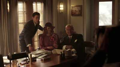 -MAN: Over here, please.
-(Kathleen clears throat) - The Last Tycoon