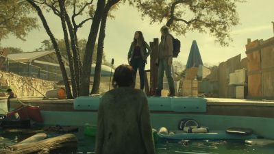 ( man shivering,
coughing ) - Fear the Walking Dead