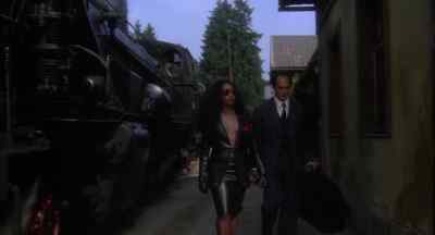 (Man shouting in Romanian) - Howling II: Stirba - Werewolf Bitch