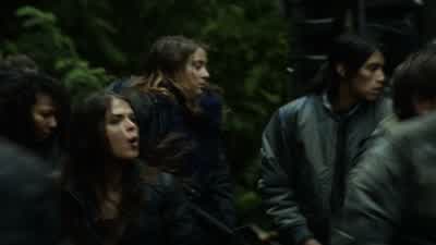 Man: Shut the gate! - The 100