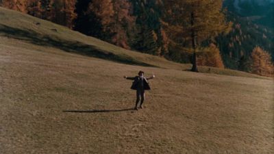 MAN SINGlNG The hills are alive - National Lampoon's European Vacation