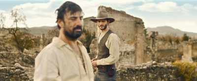 [man speaking foreign language] - Gunfight at Dry River