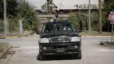 Man: Target westbound! - The Walking Dead