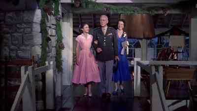 - [man] Ten-hut!
- [applause] - White Christmas