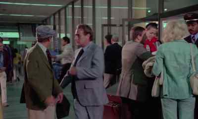 [ Man ] THE WHITE ZONE
IS FOR IMMEDIATE LOADING AND
UNLOADING OF PASSENGERS ONLY. - No Deposit, No Return