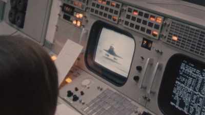 - [man] Touchdown.
- [tires squealing] - Challenger: The Final Flight