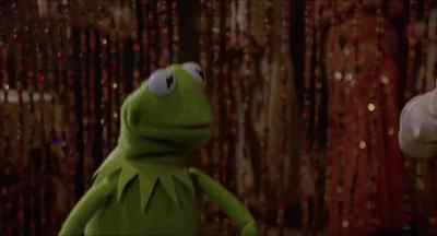 (man) Watch out.
Hot plates comin' through. Look out. - The Muppet Movie