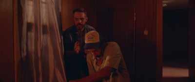 [man] We know you're
in there, whoever you are. - All Eyes