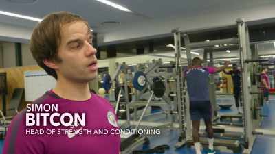 -[man] When is he going to start running?
-I mean... - All or Nothing: Manchester City