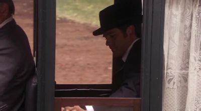 MAN :
Whoa! - Murdoch Mysteries