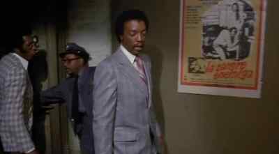 Man, why don't you turn down that
damn televisión? You supposed to be workin'. - Trouble Man