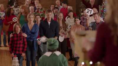 (man): Wow.
- Five-hundred dollars.
Do I hear 500? - Toying with the Holidays