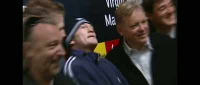 Marca, industria ridicată
de Ricky Hatton. - Hatton