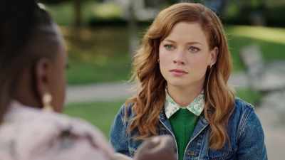 [marching band playing
"Yankee Doodle Dandy"] - Zoey's Extraordinary Playlist