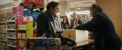 - [Marco] Here's the money.
- These are not enough. - Da grandi