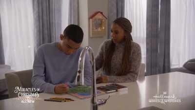 Marcus, regarde-moi. - Our Christmas Journey