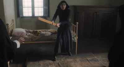 - Margaret.
- You stay away. - The First Omen