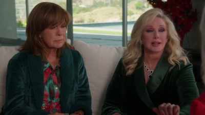 -Margaux, you poor thing.
-Yes, literally. - Ladies of the '80s: A Divas Christmas