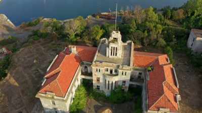 [Maria Dimolareva]
This building
peaked my interest - Mysteries of the Abandoned