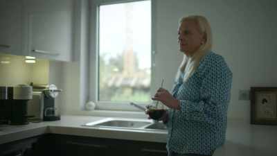 [Maria]
My mom was a professional tennis player. - Break Point