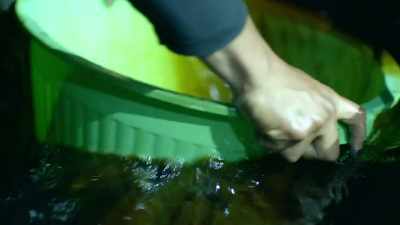 MARIANA: Ammonia, bleach,
cement, lime, gasoline. - Trafficked with Mariana van Zeller