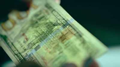MARIANA: Pull the bill out,
turn it over, feel it, - Trafficked with Mariana van Zeller