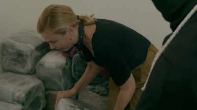 MARIANA: You can hear it.
It's all liquid inside. - Trafficked with Mariana van Zeller