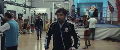 - Mariano, the guy in the sweater!
- Where are you going? - The Fury of a Patient Man