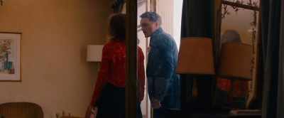 Marie had sat down with Richard
to conso/e him. - Transit