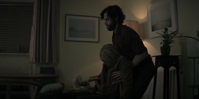 [Marienne]
The nightingale pretended to sleep. - You