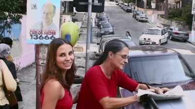 Marília's giving Petra instructions. - The Edge of Democracy