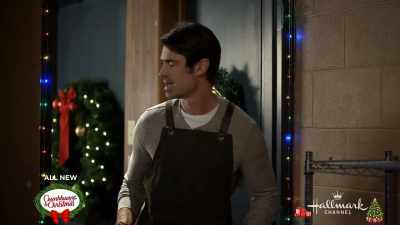 Marina? Her and Noah, they're-- - Heart of the Holidays