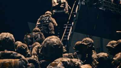 MARINES LIKE CHARLES
PASE ARE APPREHENSIVE - The Pacific War in Color