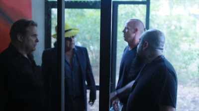 - Mario, go wait by the car. - Mexican Connection