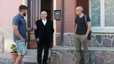 [Mario speaking Italian] - Down to Earth with Zac Efron