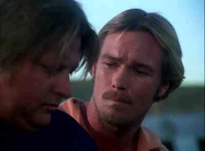 Mark? Dad, he's got
Mr. Baxter in the gym. - The Incredible Hulk
