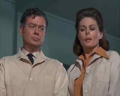 [ Mark ]
Easy, fitzhugh.
It's gonna be okay. - Land of the Giants
