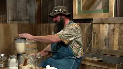 -[mark] five minutes, you all.
-[digger] I believe
everybody's right on time. - Moonshiners: Master Distiller