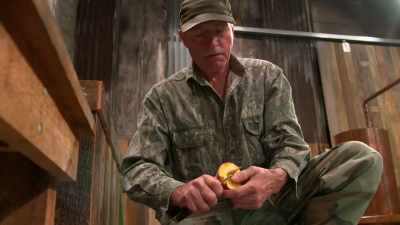 -Mark, you making
some peach cobbler.
-Yeah. - Moonshiners: Master Distiller