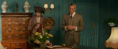 Mary can send a telegram - Downton Abbey: A New Era