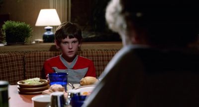 MARY It's your turn to do the dishes fellas - E T  the Extra Terrestrial