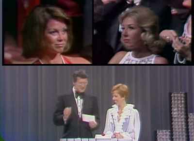 - Mary Tyler Moore.
- (AUDIENCE CHEERS, APPLAUDS) - Being Mary Tyler Moore