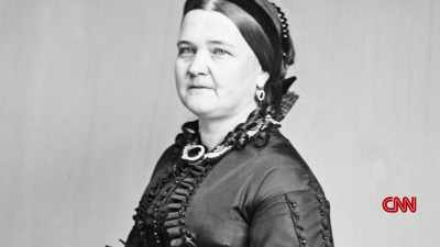 >> MARY WENT INTO A VERY
PERMANENT STATE OF MOURNING. - Lincoln: Divided We Stand